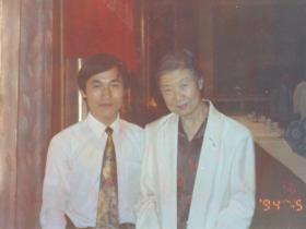 湯傳忠與于若木女士（陳云同志夫人，著名營養(yǎng)專家）合影